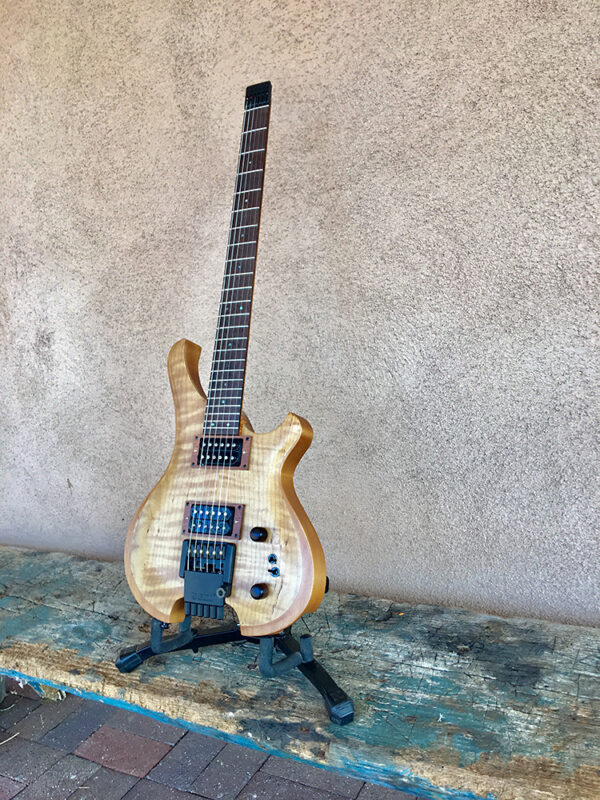Model DC Guitar - Image 3